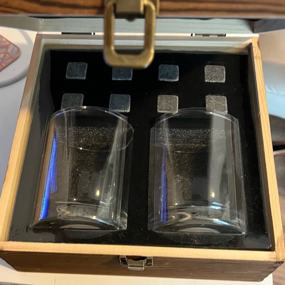 🥃 Whiskey boxed gift set 2 glasses/whiskey rocks